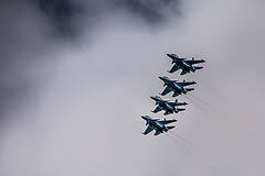 Russische Flugzeuge in Formation